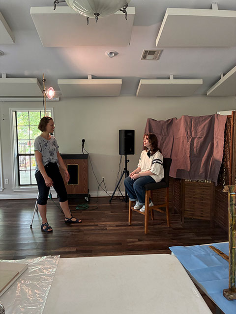 Photo of AnneMarie Johnson looking at the live model.
